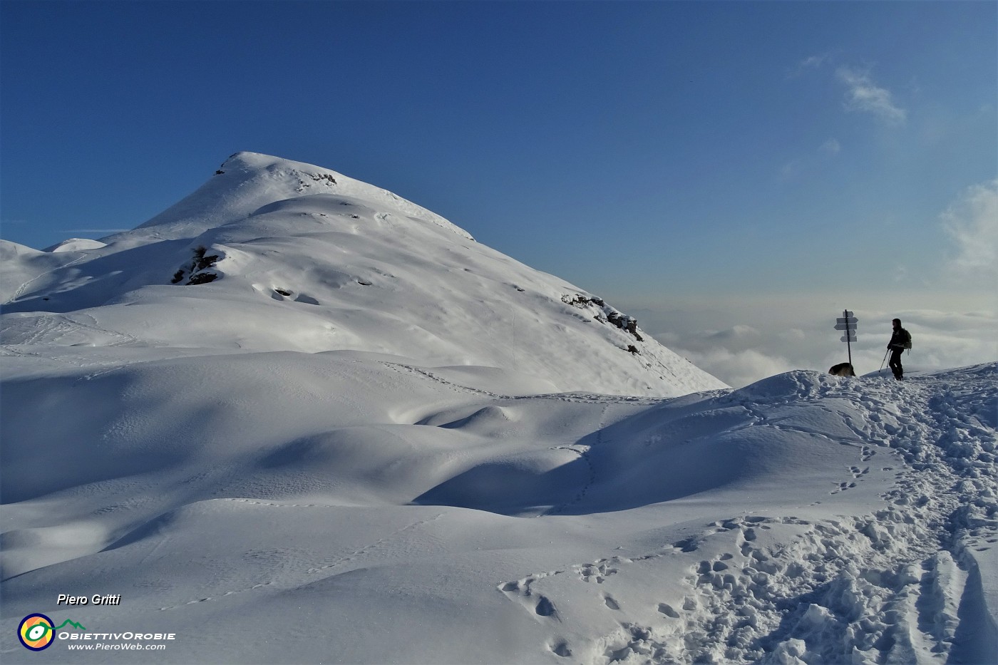 84 Incrocio di sentieri con vista sul Monte Pulpito.JPG